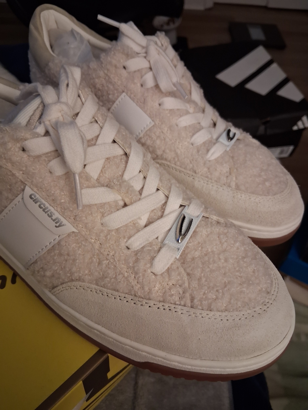 NEW W/BOX Circus by Sam Edelman US Size 9M, Cream Sherpa Lace-Up Sneakers - Picture 7 of 16